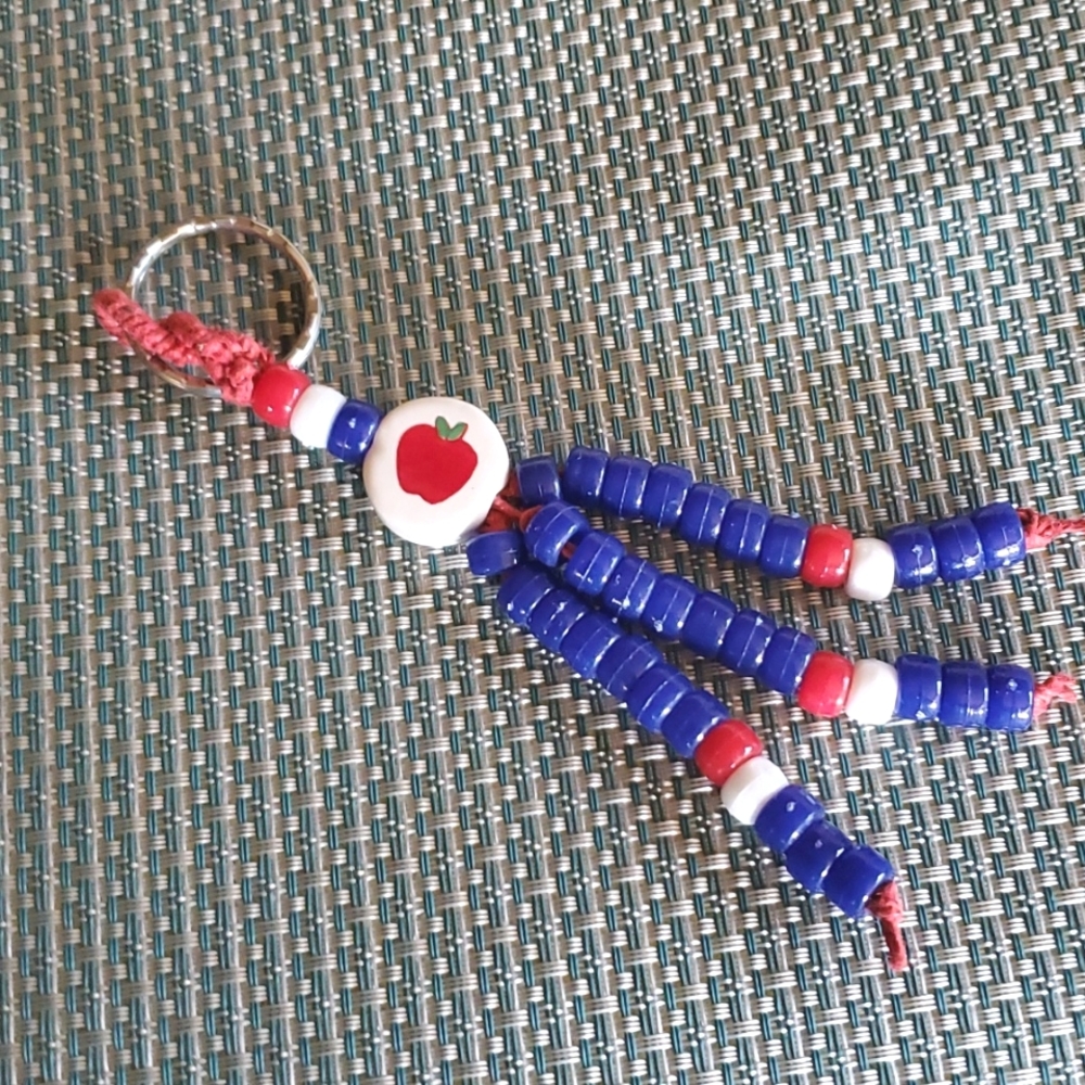 VTG Keychain Apple 🍎 - Picture 1 of 2